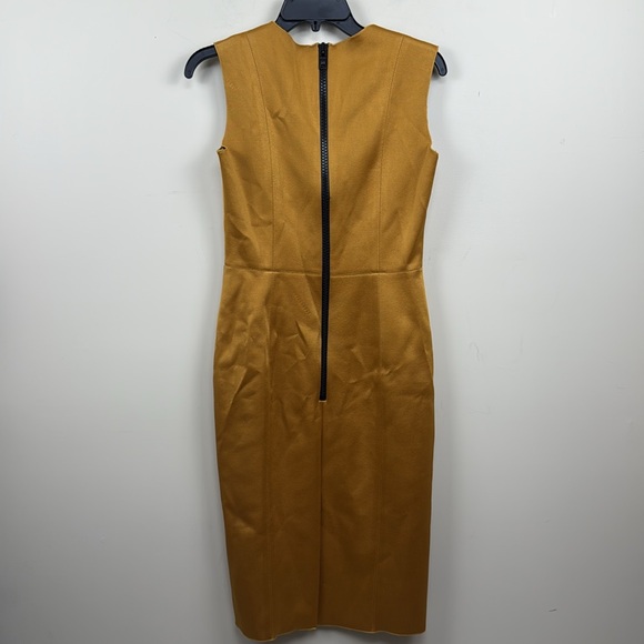 ARTHUR MENDONÇA Elegant Gold Sleeveless sheath Dress 4 - Picture 7 of 9